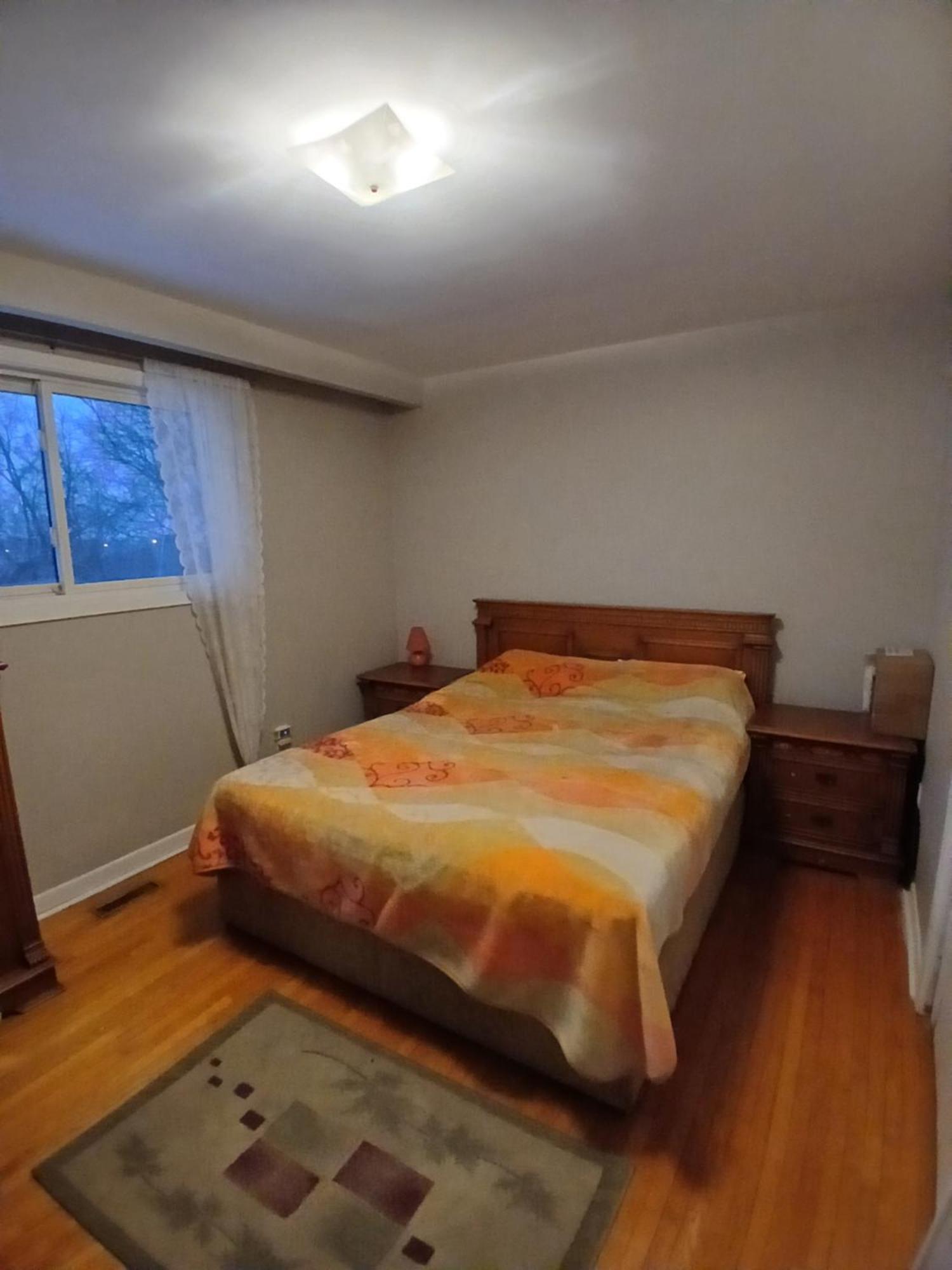 Cozy Apartment With A Spacious Backyard In The Ravine تورونتو المظهر الخارجي الصورة