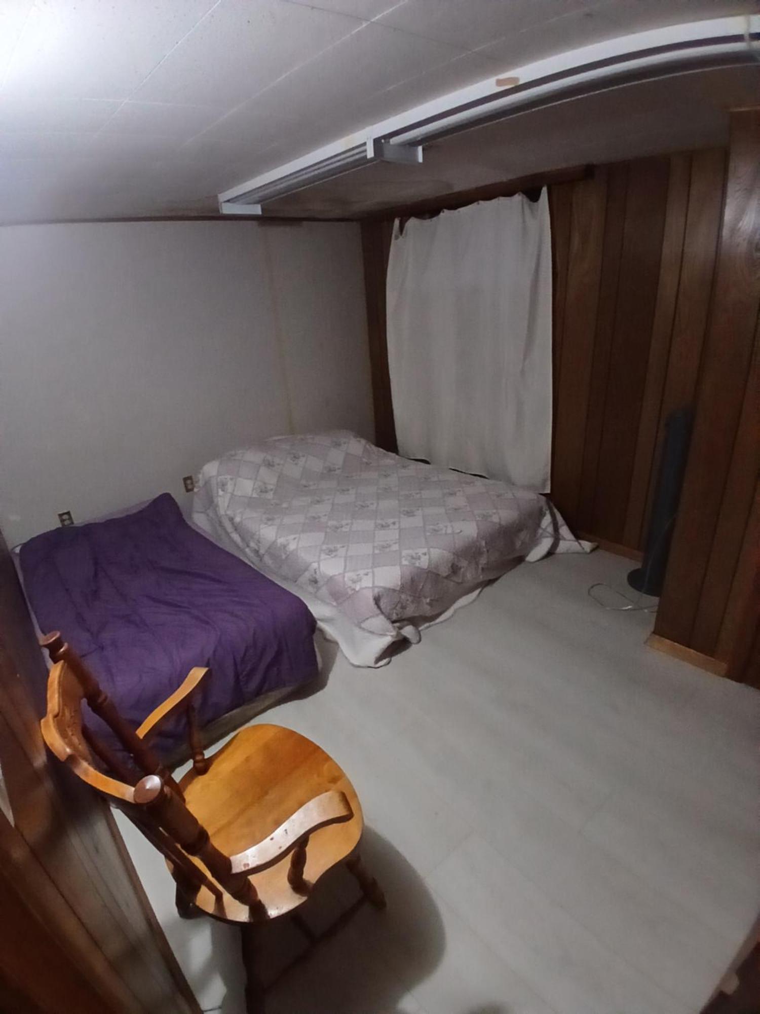 Cozy Apartment With A Spacious Backyard In The Ravine تورونتو المظهر الخارجي الصورة